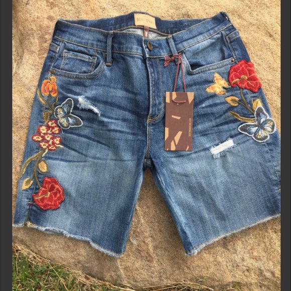 DRIFTWOOD Shorts Driftwood Applique Summer Shorts Size 26 Poshmark
